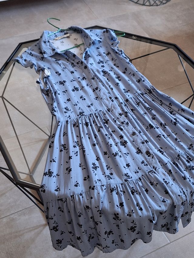 Vestido Stradivarius azul floral