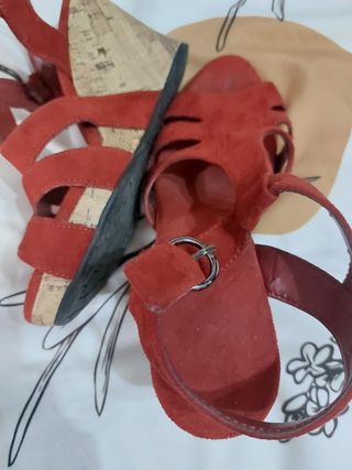 Sandalias rojas tacón
