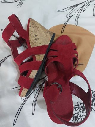 Sandalias rojas tacón