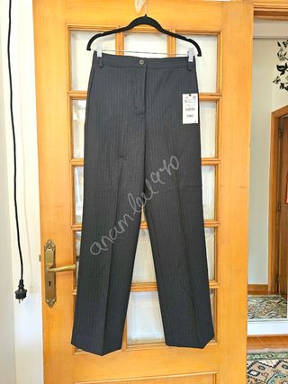 Pantalón raya diplomática azul marino zara