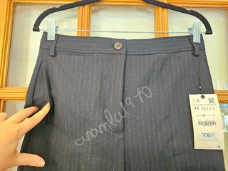 Pantalón raya diplomática azul marino zara