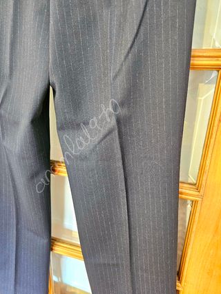 Pantalón raya diplomática azul marino zara