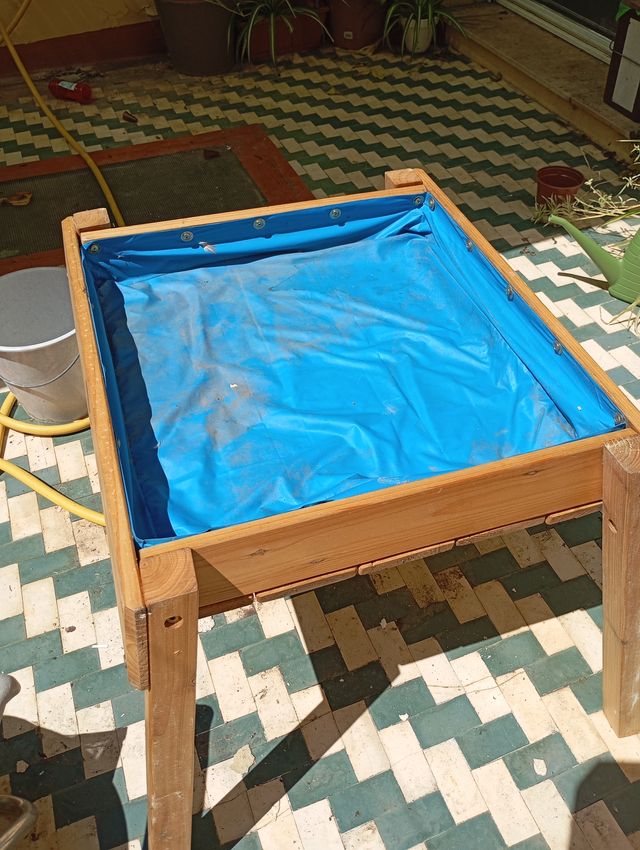 Mesa experimentación infantil madera