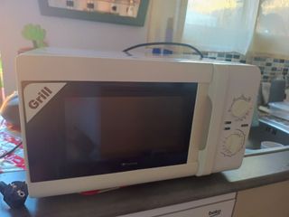 Baratísimo COMO NUEVO MUY ECONOMICO. GRILL POTENTE