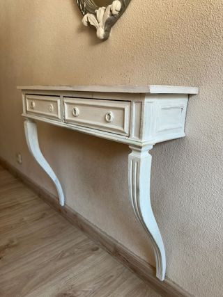 Tocador antiguo con espejo