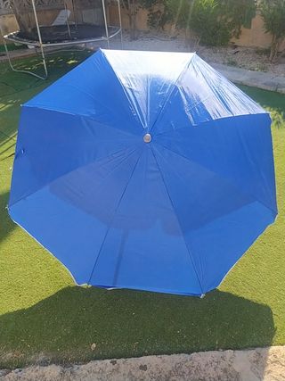 Sombrilla azul de playa con filtro solar. 180cm