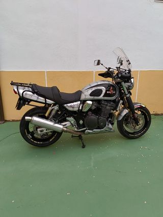 Suzuki Inazuma 750 modificada