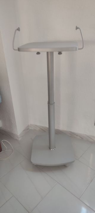 Mesa auxiliar elevadora plata