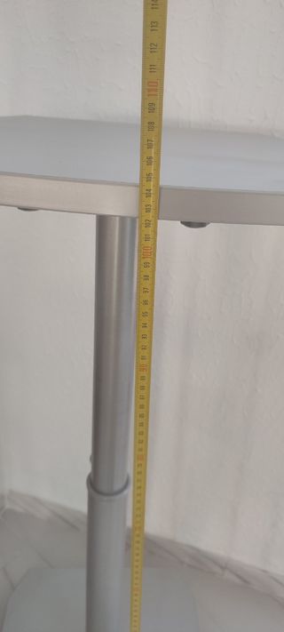 Mesa auxiliar elevadora plata