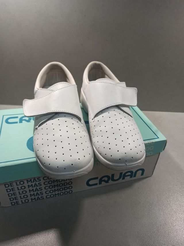 Zuecos Cavan blancos