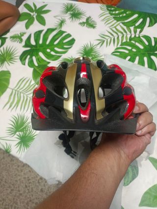 Casco bici rojo-dorado