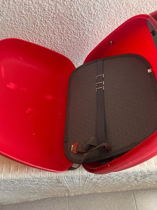 Maletín de viaje rojo