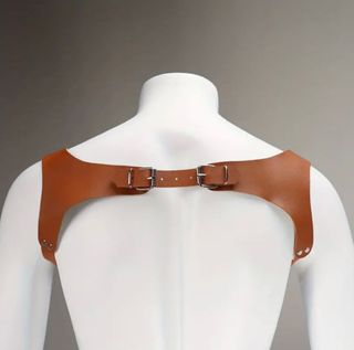 Arnés de pecho marrón claro