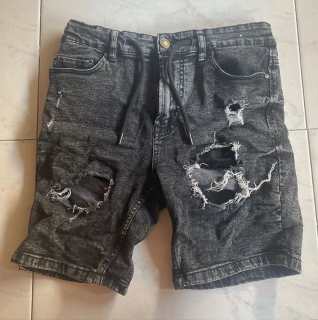 Shorts vaqueros negros rotos