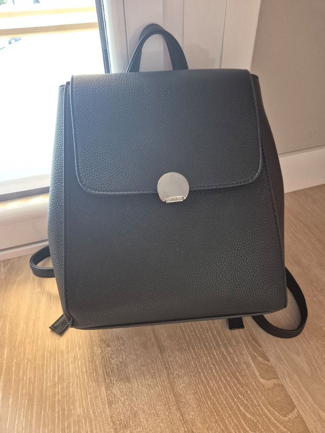 Mochila negra Stradivarius