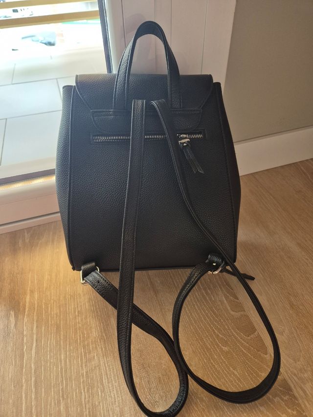 Mochila negra Stradivarius