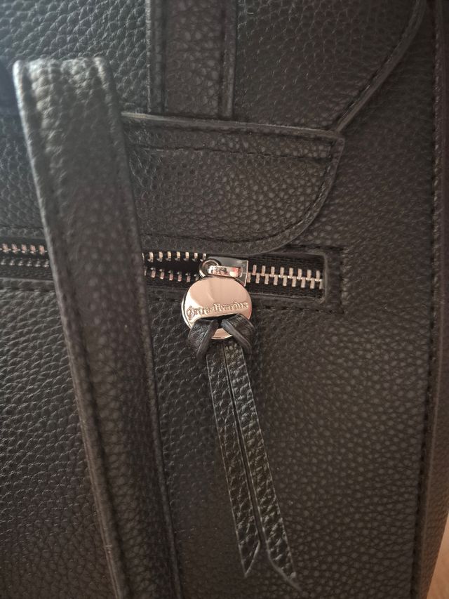 Mochila negra Stradivarius