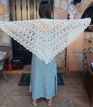 Chal crochet beige - nuevo. 