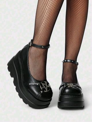Zapatos plataforma negros góticos