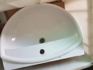 Lavabo Roca blanco porcelana con grifo. 2 unidades