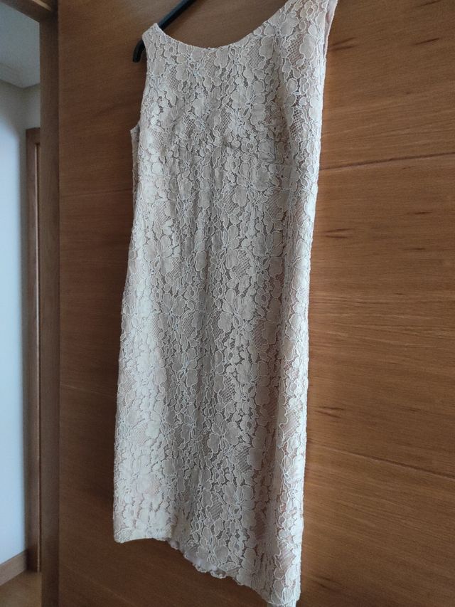 Vestido beige tirantes encaje