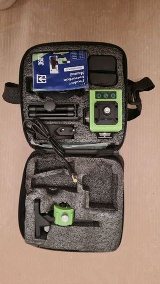  NIVELADOR LASER VERDE 4 X 360 CON ACCESORIOS