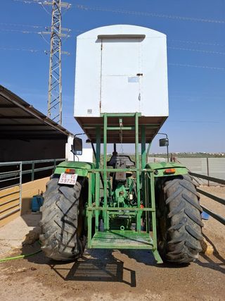 Tractor John Deere 3120 Opción de alquilar este añ
