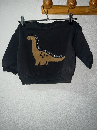Sudadera negra bebé dinosaurio