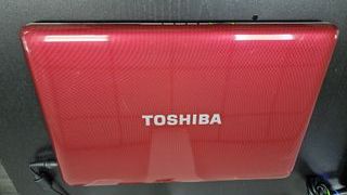 Portátil Toshiba Satellite Core 2 T130-132 rojo