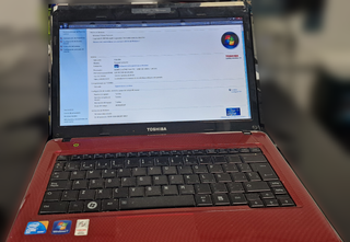 Portátil Toshiba Satellite Core 2 T130-132 rojo
