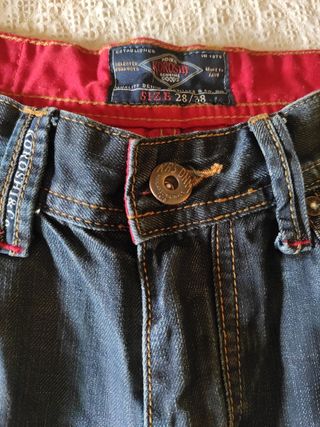 Bermuda Vaquera Koroshi talla M+ dos camisetas
