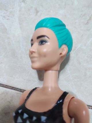 Muñeca Barbie Color Reveal