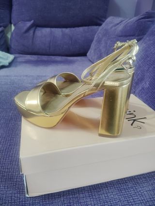 Sandalias doradas tacón alto 38