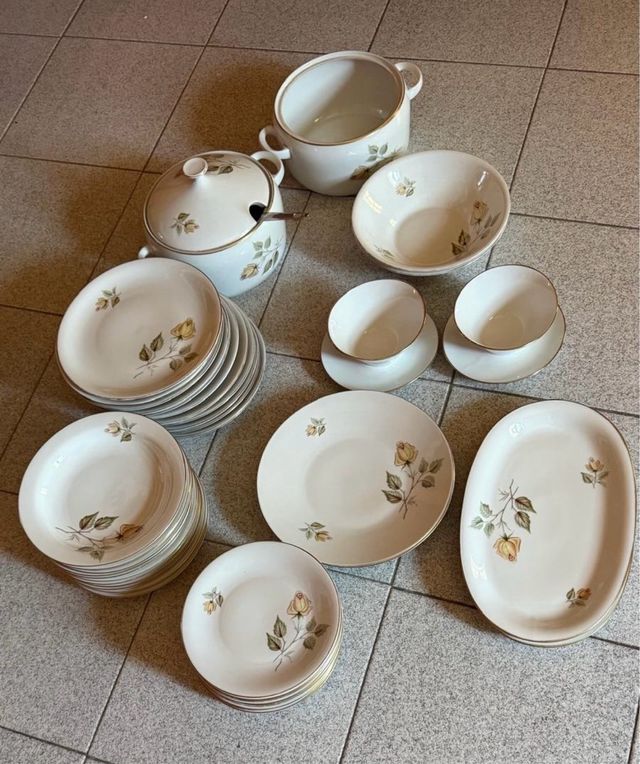 Servizio piatti porcellana 45 pz