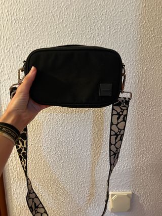 Bolso negro bandolera