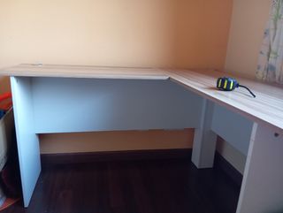 Mesa escritorio esquinera - beige/blanca