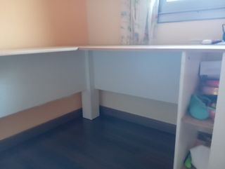 Mesa escritorio esquinera - beige/blanca