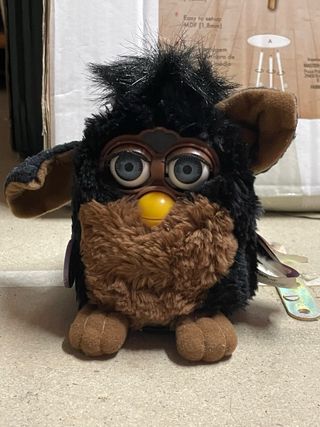 Furby negro y marrón clásico