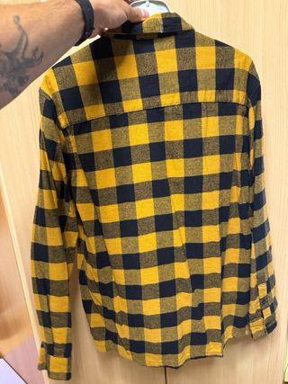 Camisa de cuadros amarilla-negra 
Talla L