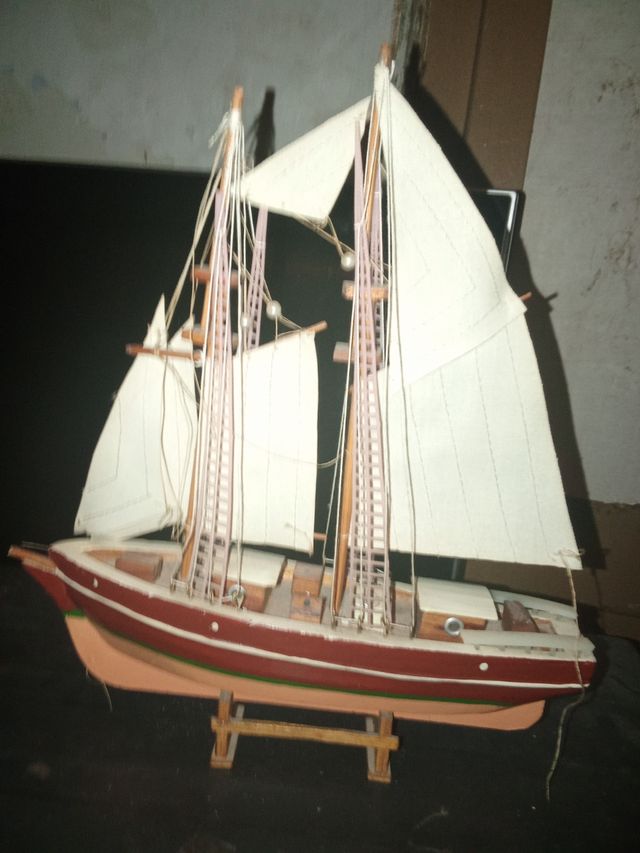Barco velero de madera antiguo