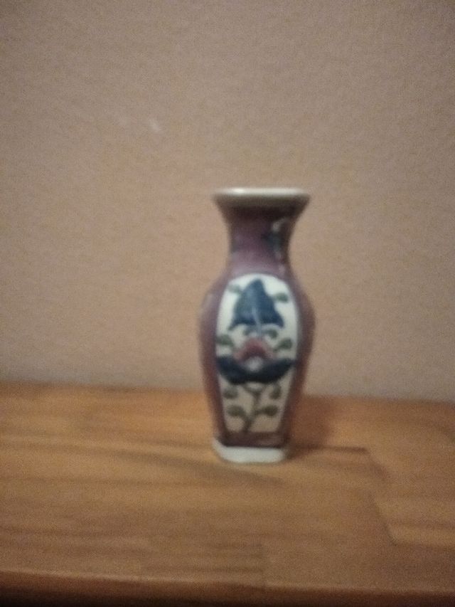 Jarrón porcelana purpura blanco dos a juego 