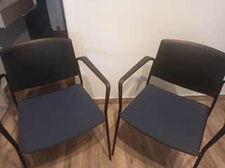 2 Sillas de oficina - negras y azules