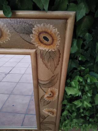 Espejo decorativo con girasoles