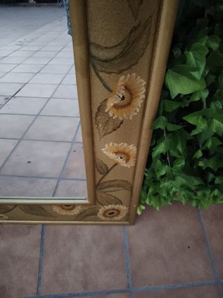 Espejo decorativo con girasoles
