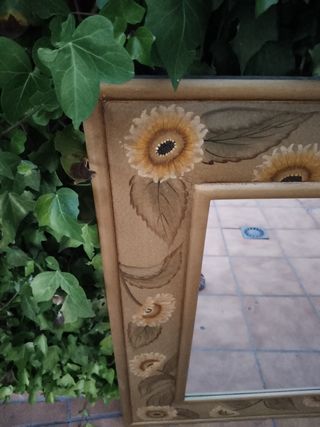 Espejo decorativo con girasoles