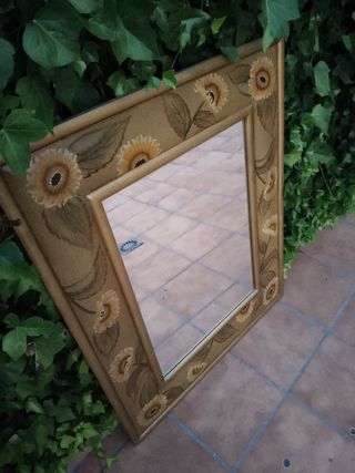 Espejo decorativo con girasoles