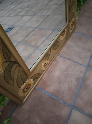 Espejo decorativo con girasoles