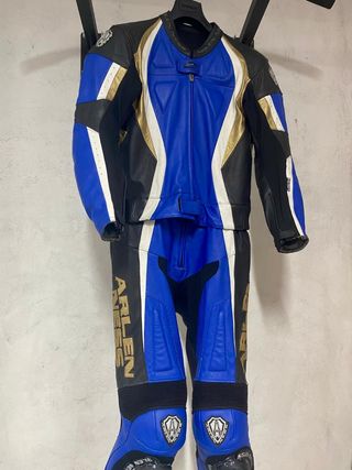 Mono piel Arlen Ness dos piezas 
Talla 48
