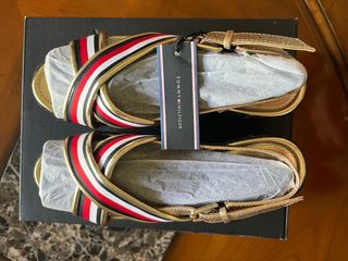 Cuñas Tommy Hilfiger doradas 39