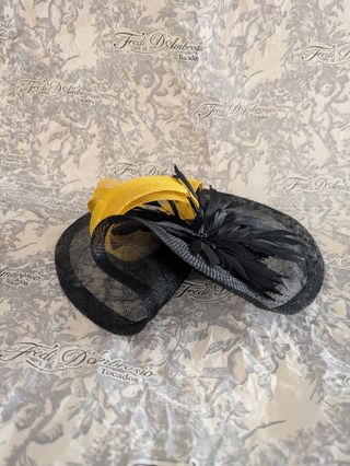 Tocado Fredi D'Ambrosio negro y amarillo